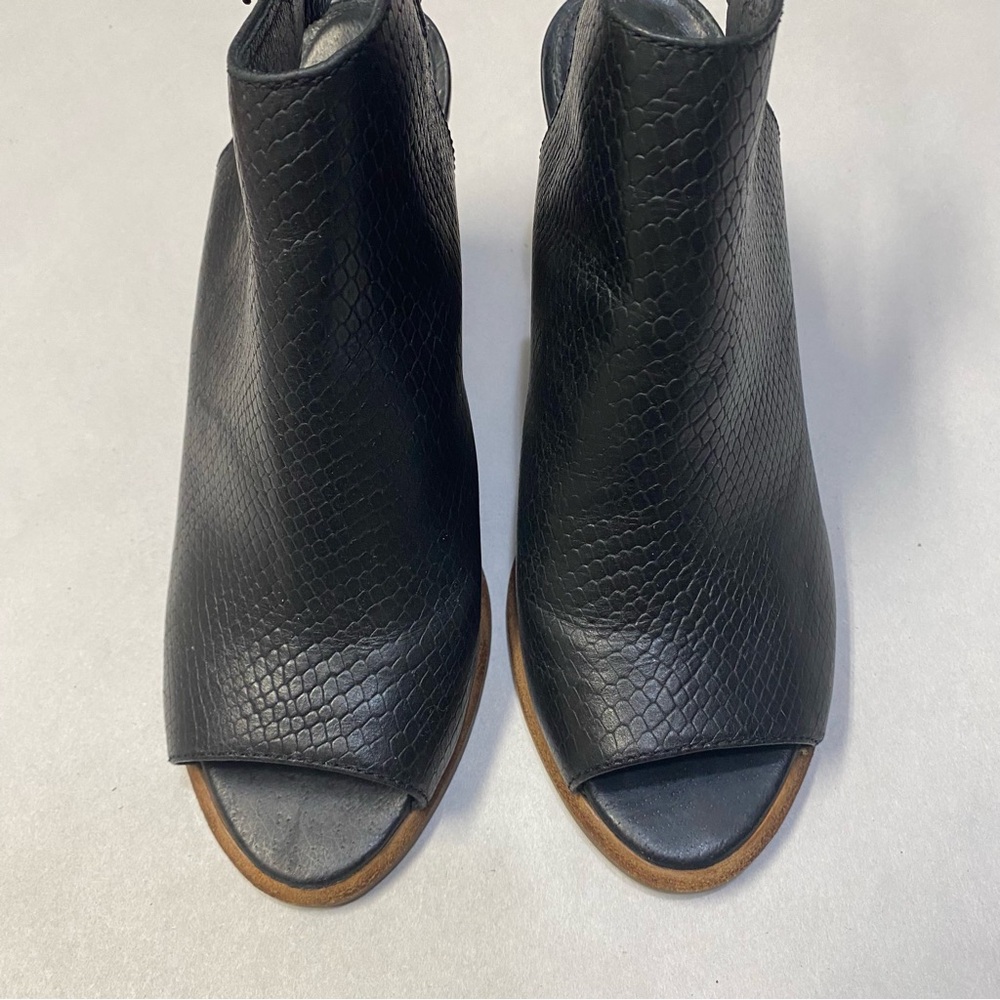 UGG Women’s Audrey Exotic Block Heel Sandal Peep Toe Bootie Size 8.5 Leather - Picture 4 of 13